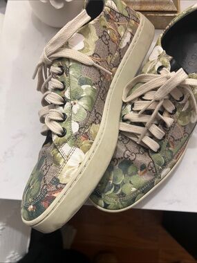 GUCCI Floral Canvas and Metallic Low-Top Sneakers in Green and Cream, Gold.